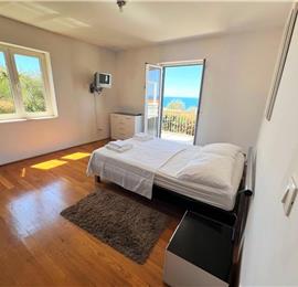 9 Bedroom Villa with Pool and Sea Views in Cavtat, sleeps 18